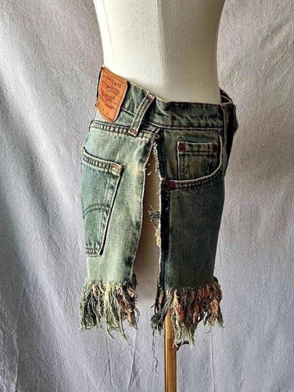 Rare Vintage 1989 Levi’s-cut off micro fringe shorts-size - 26 - Picture 4 of 7